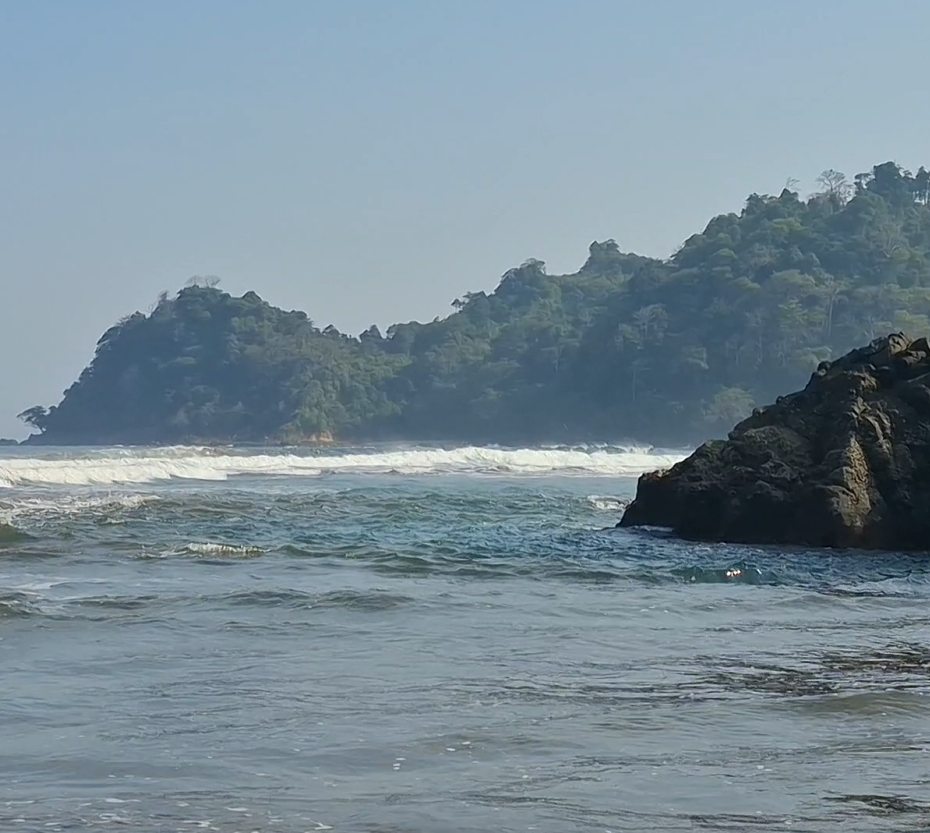 Pantai Jolosutro 2